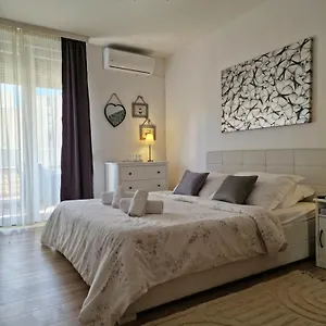 Luxury Nuneni Apartment