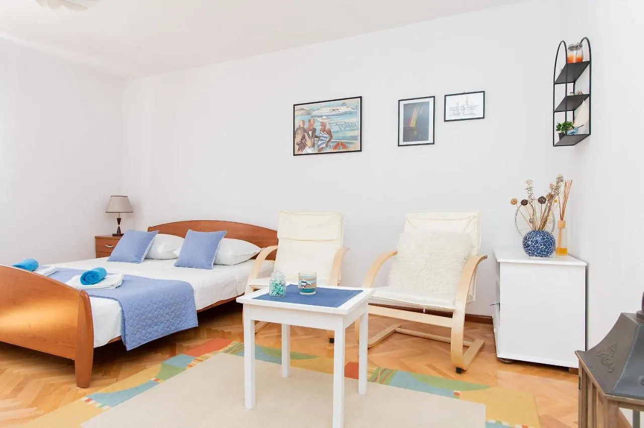 Beautiful Cozy Apartment Jug In Nice Neighbourhood. Split Croatia